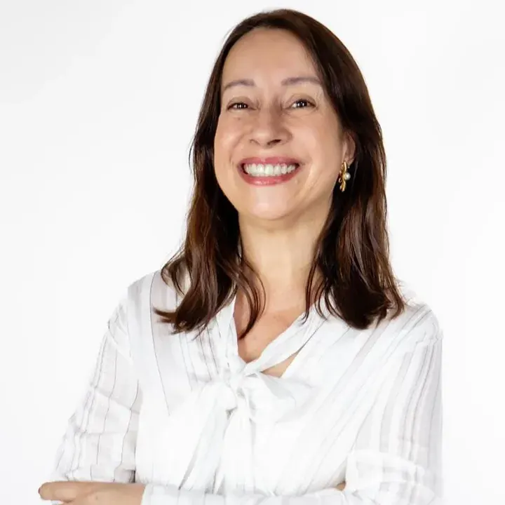 Dra. Sidnéia Dias, cirurgiã-dentista da Clínica Vitorino